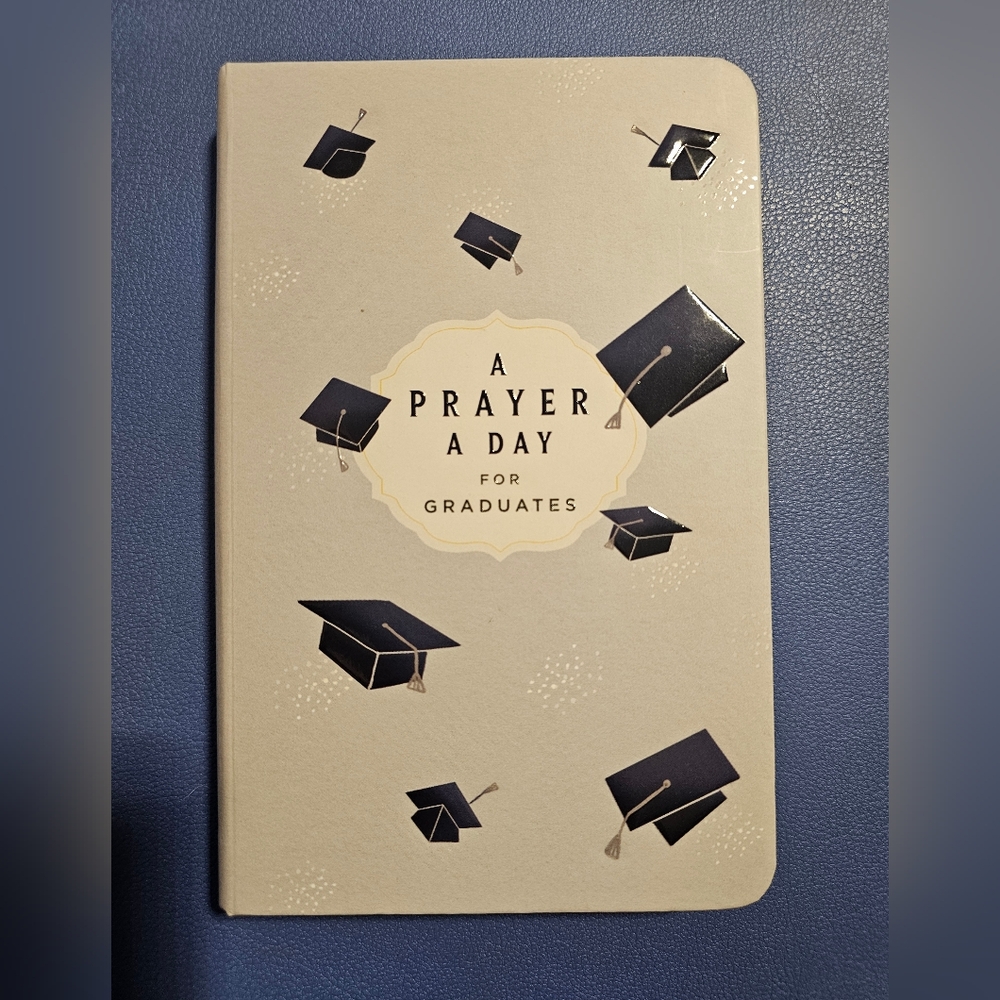 Prayer a Day for Graduates- by Lisa Stilwell Great Gift (2020, Trade Paperback)